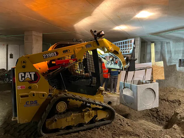 Mezzi del parco macchine C.D.S. in cantiere